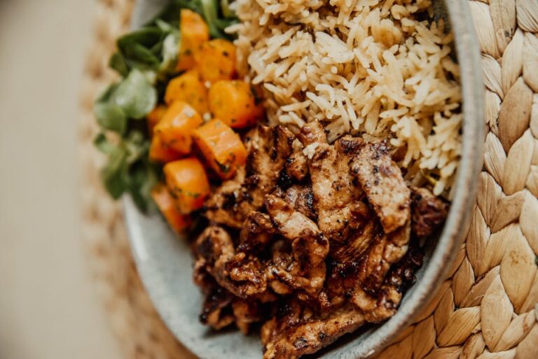 Quick honey garlic chicken stir-fry with broccoli and peppers ready in 25 minutes